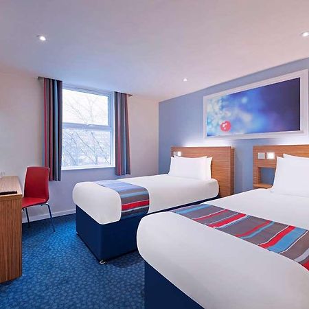 Travelodge Frimley Bagian luar foto