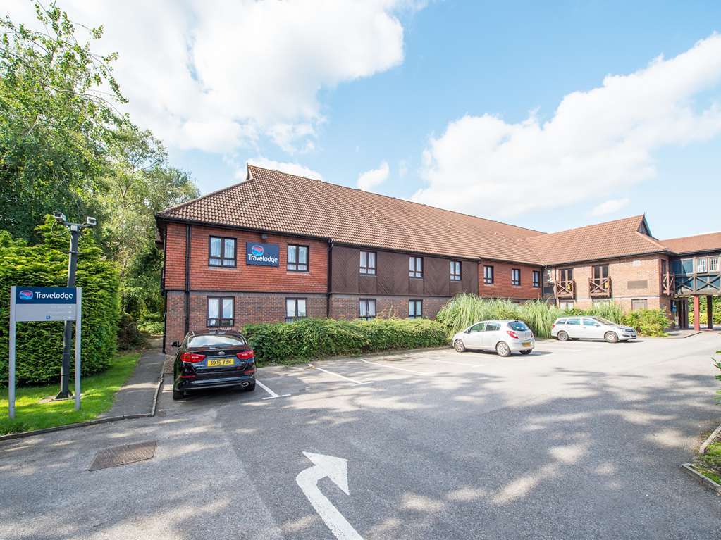 Travelodge Frimley Bagian luar foto