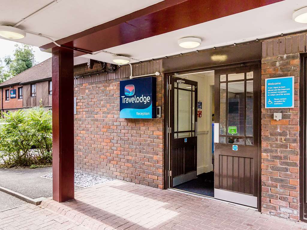 Travelodge Frimley Bagian luar foto