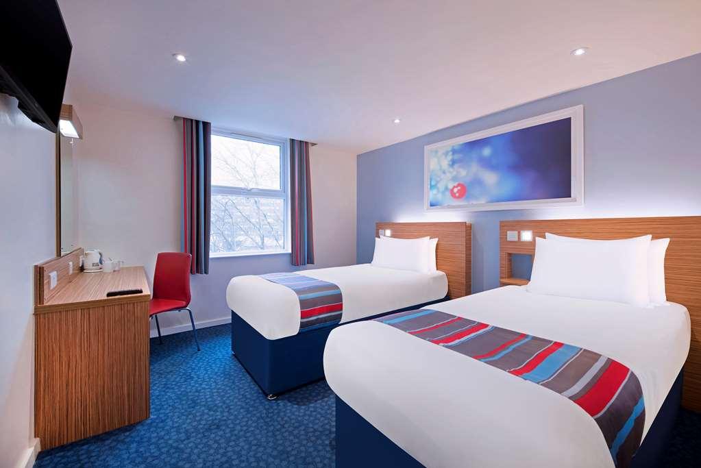 Travelodge Frimley Bagian luar foto